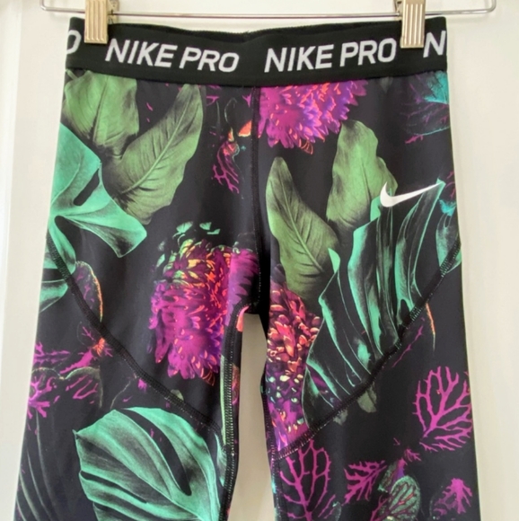 Nike Pants - Nike Pro Dri-Fit Tropical/Botanical Print Leggings